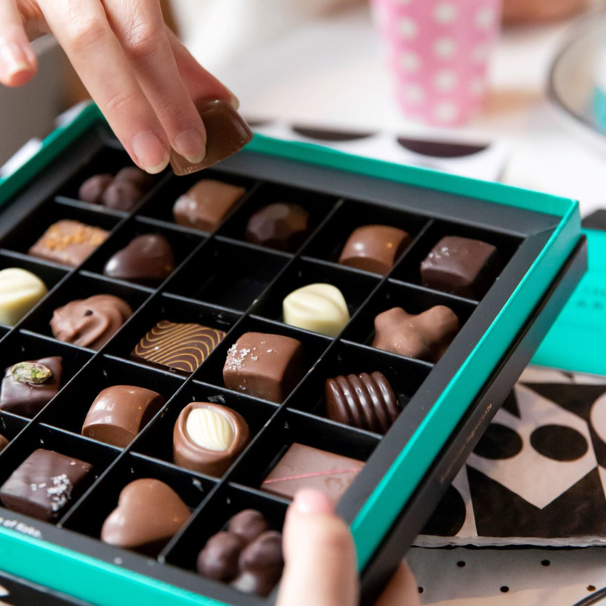 Chocolatier's Selection Praline Gift Box | 25 Piece